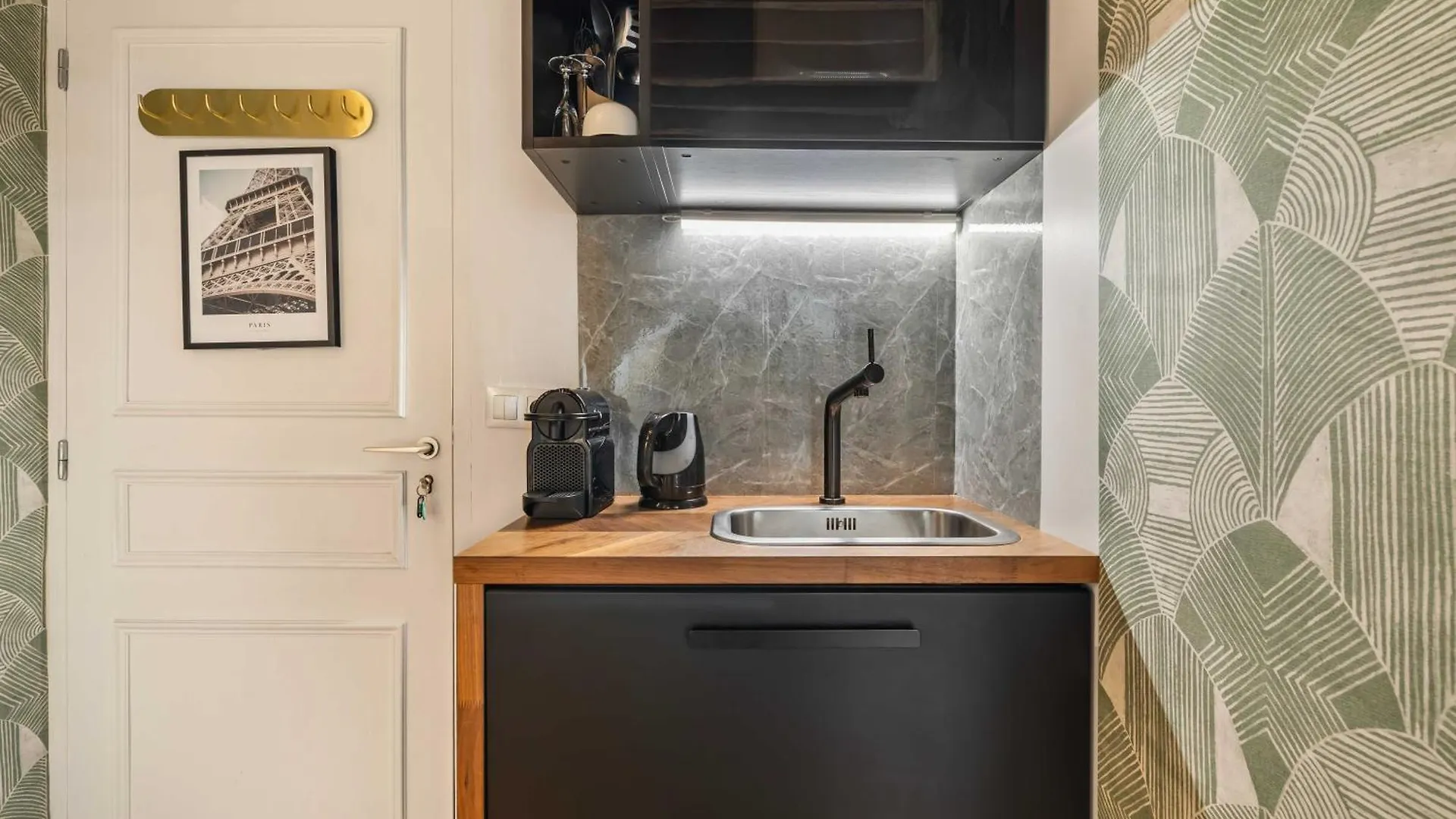 Superb Historical Next To Louvre And Opera Apartment
