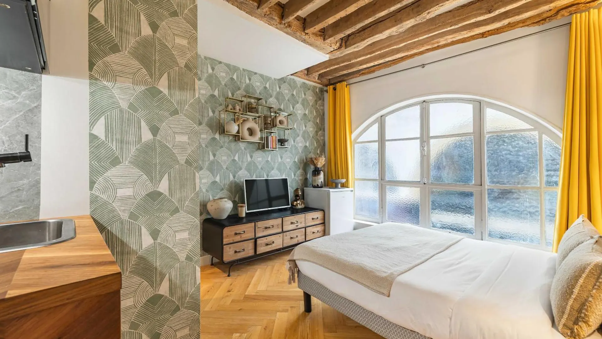 Superb Historical Next To Louvre And Opera Apartment *