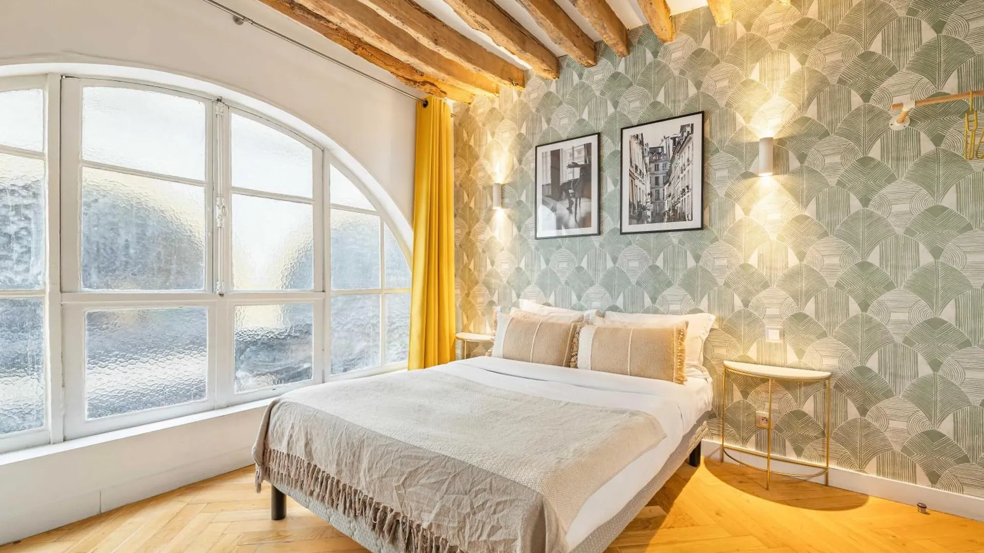 Superb Historical Next To Louvre And Opera